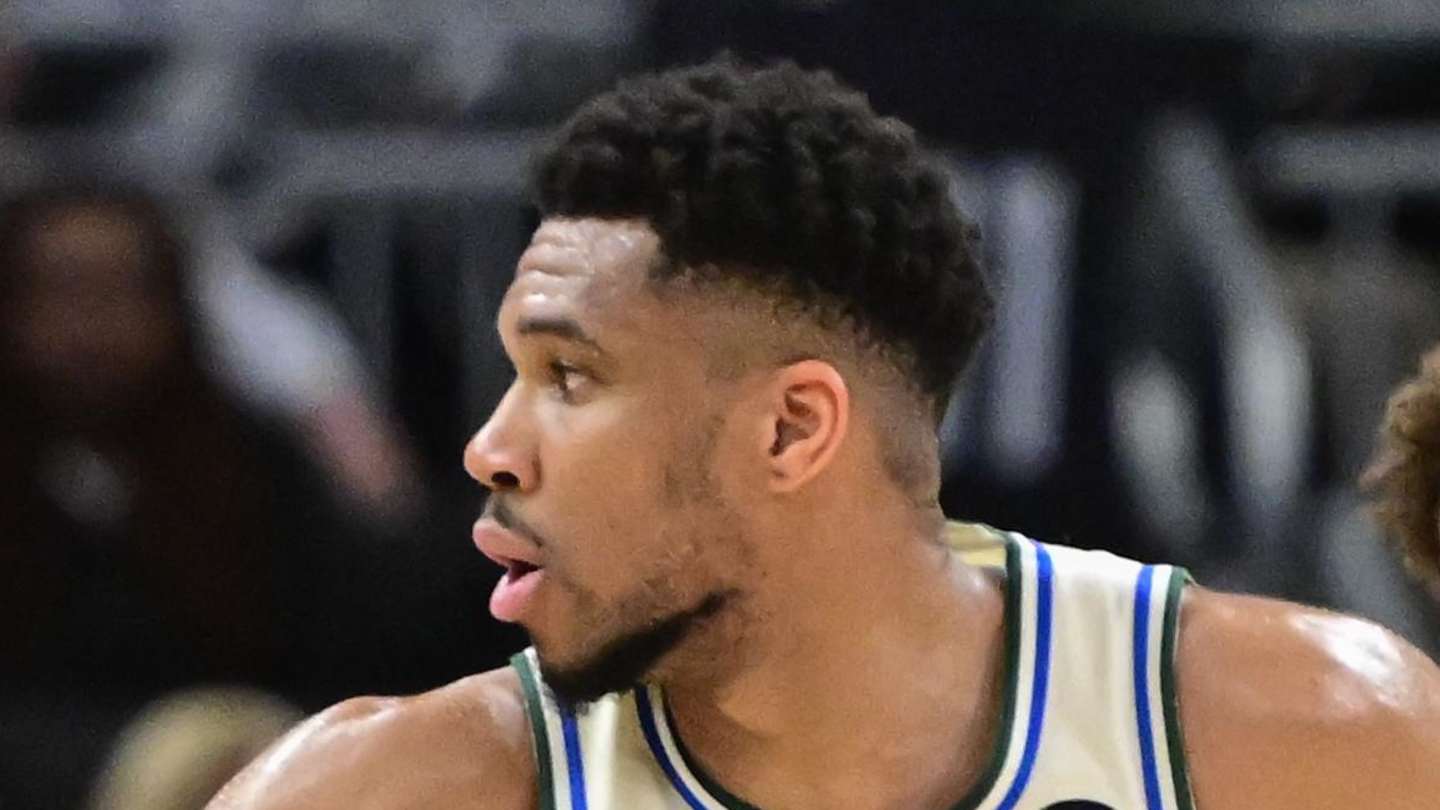 Bucks' Playoff Hopes Dwindle: Giannis Under Pressure